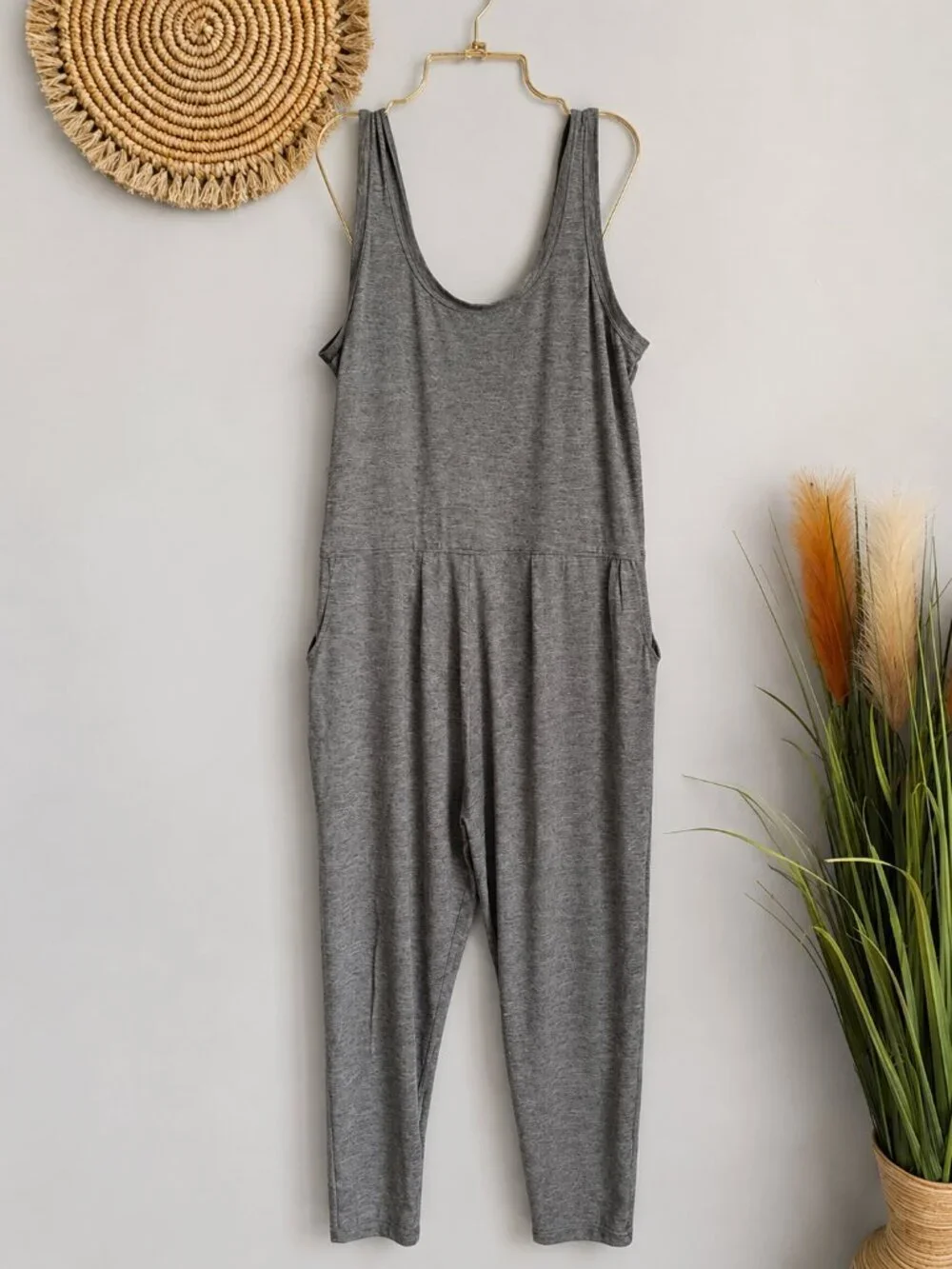 Vuori Lux Harem Heather Taupe Soft Luxe Jersey Knit Jogger Jumpsuit SZ Medium